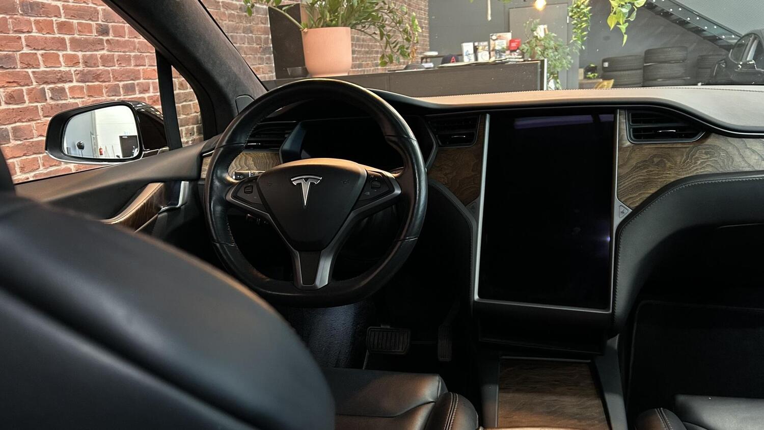 Tesla Model X vaihtoauto
