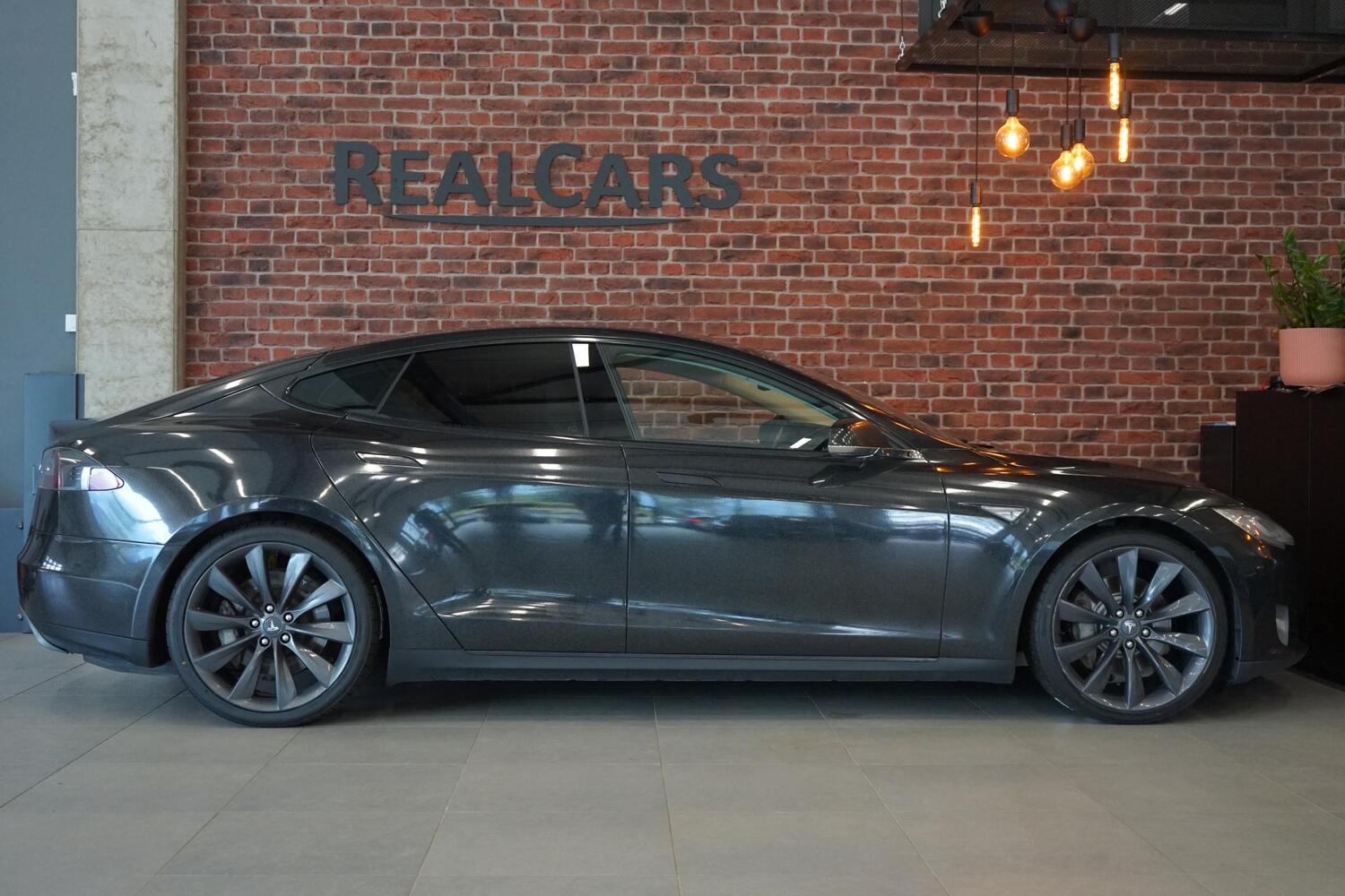 Tesla Model S vaihtoauto