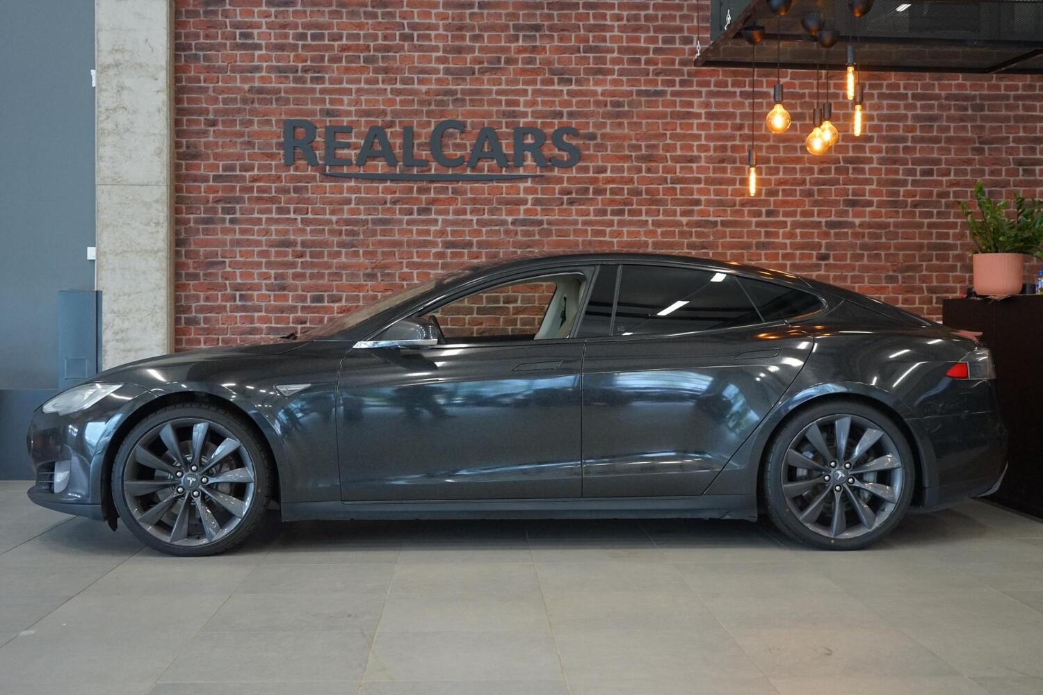Tesla Model S vaihtoauto
