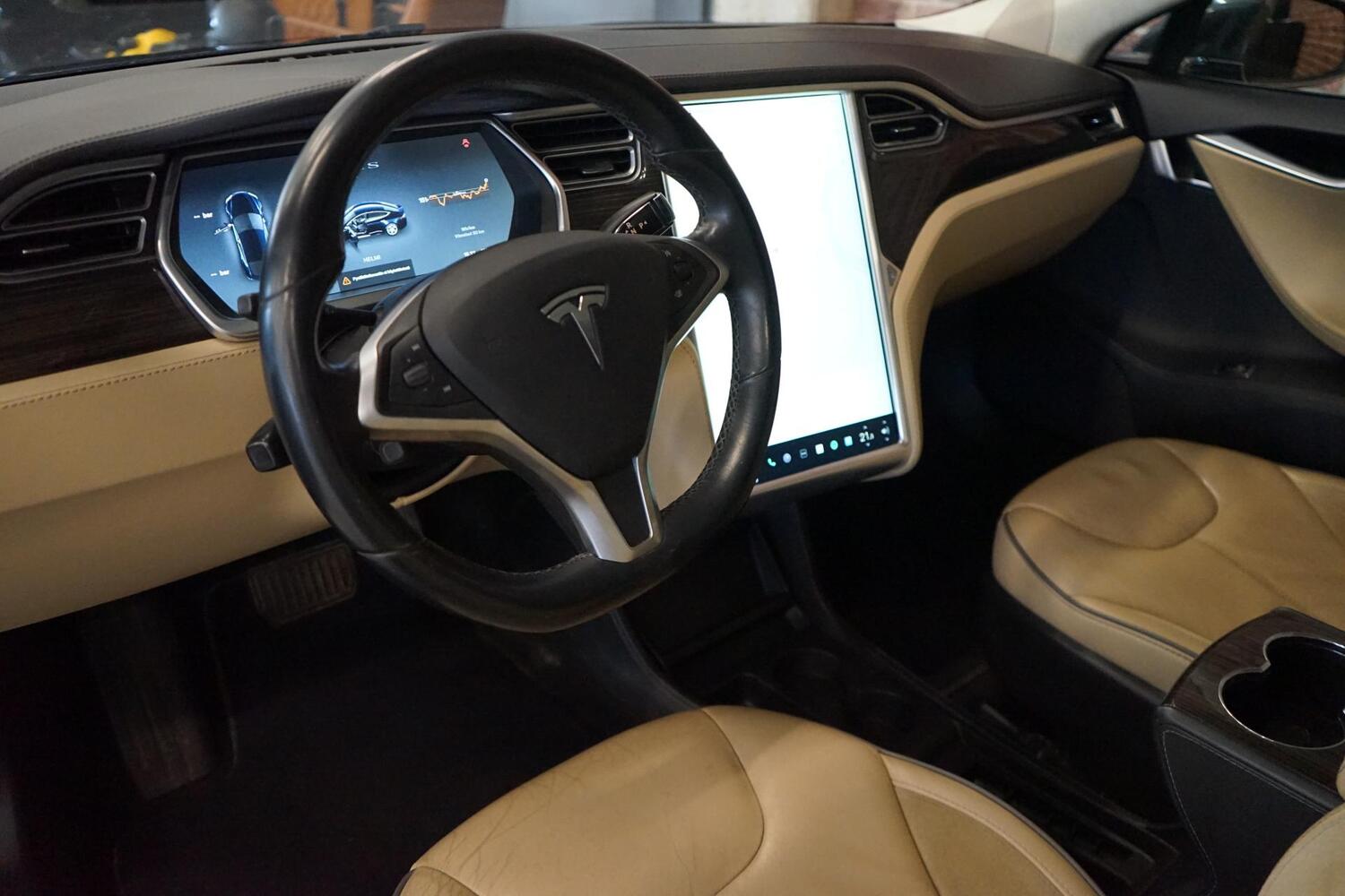 Tesla Model S vaihtoauto