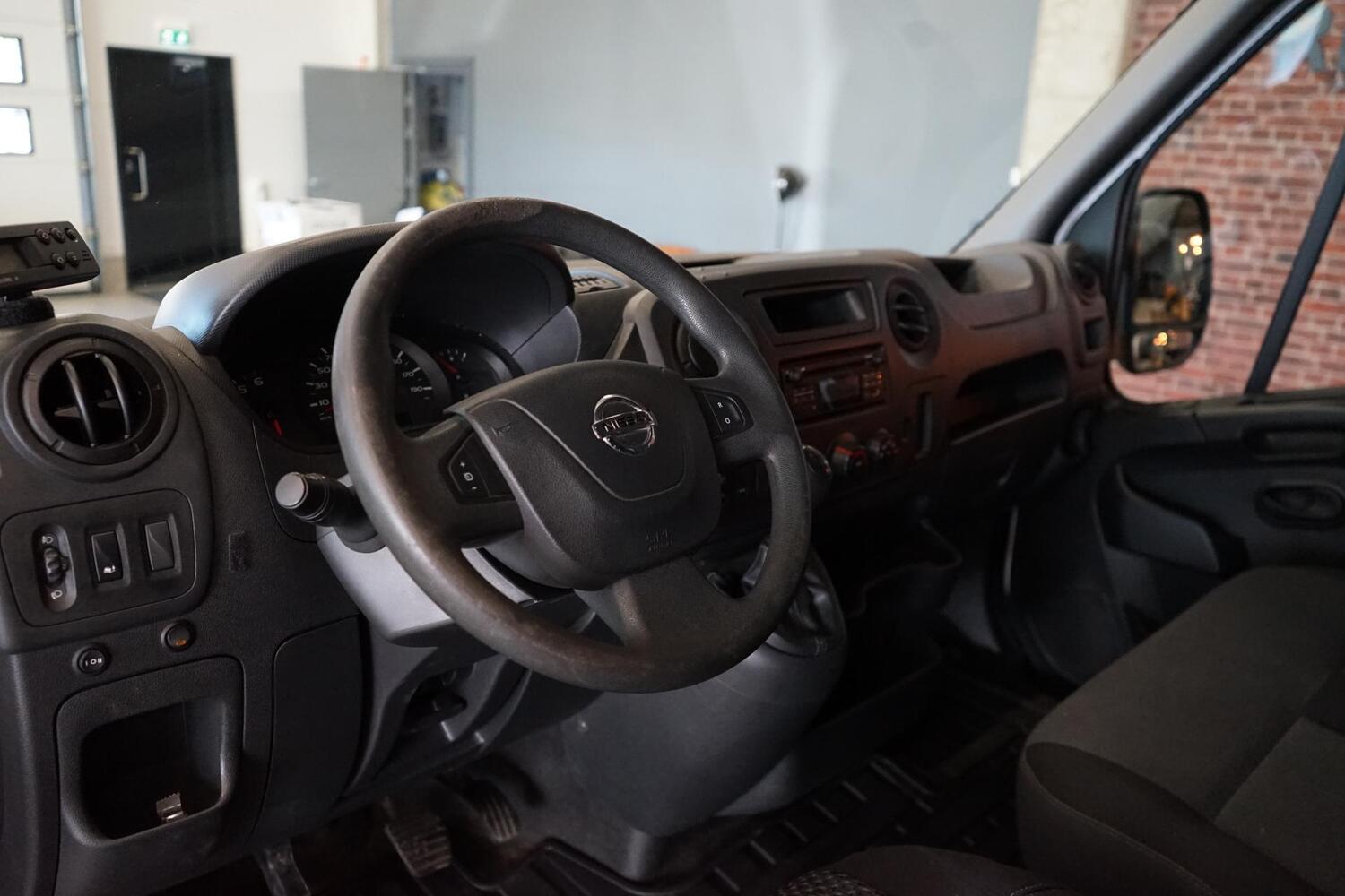 Nissan NV400 vaihtoauto