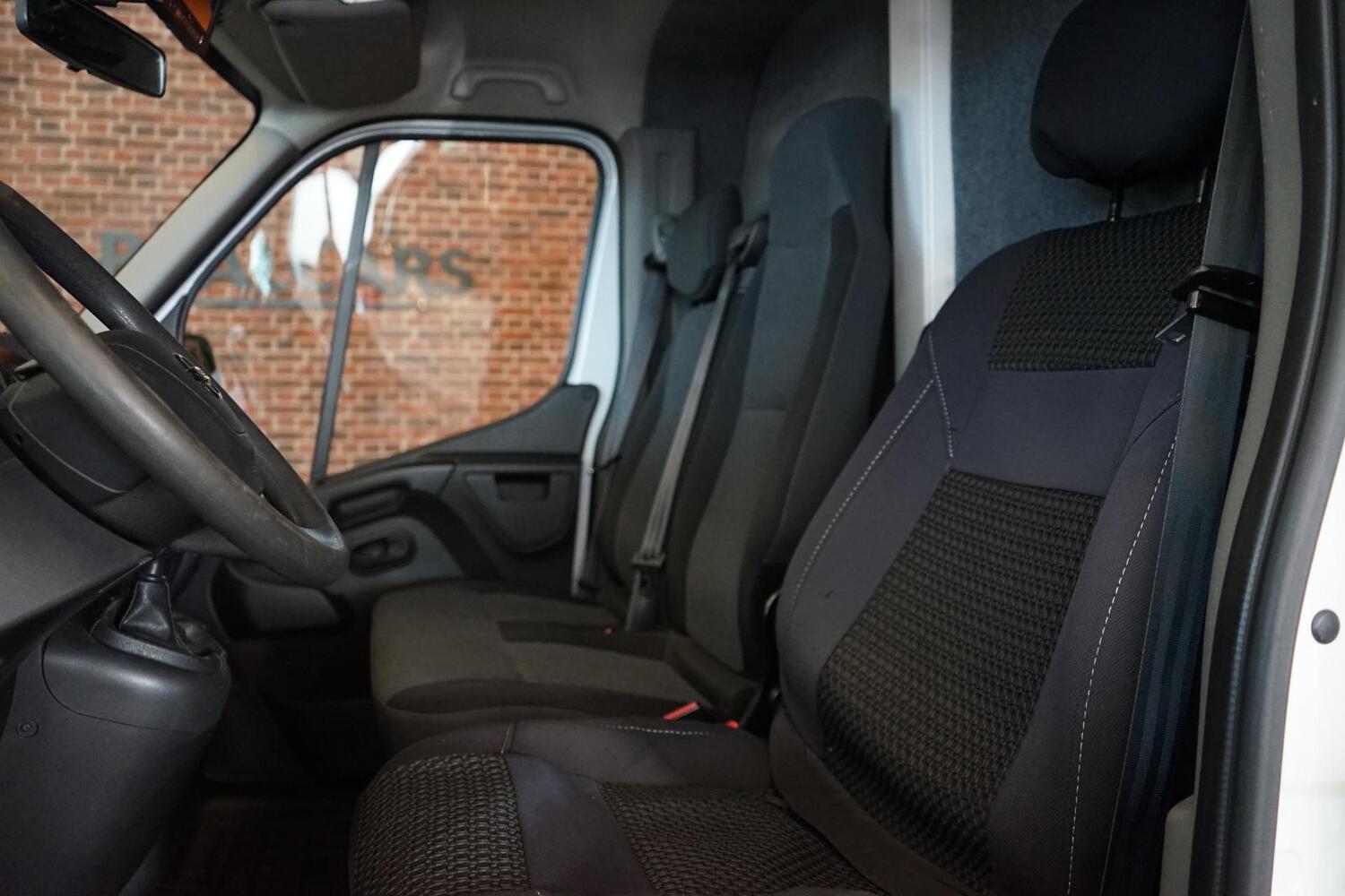 Nissan NV400 vaihtoauto