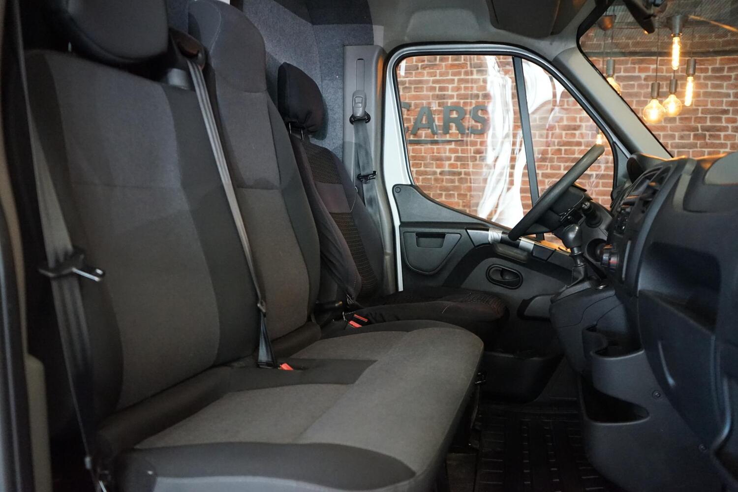 Nissan NV400 vaihtoauto