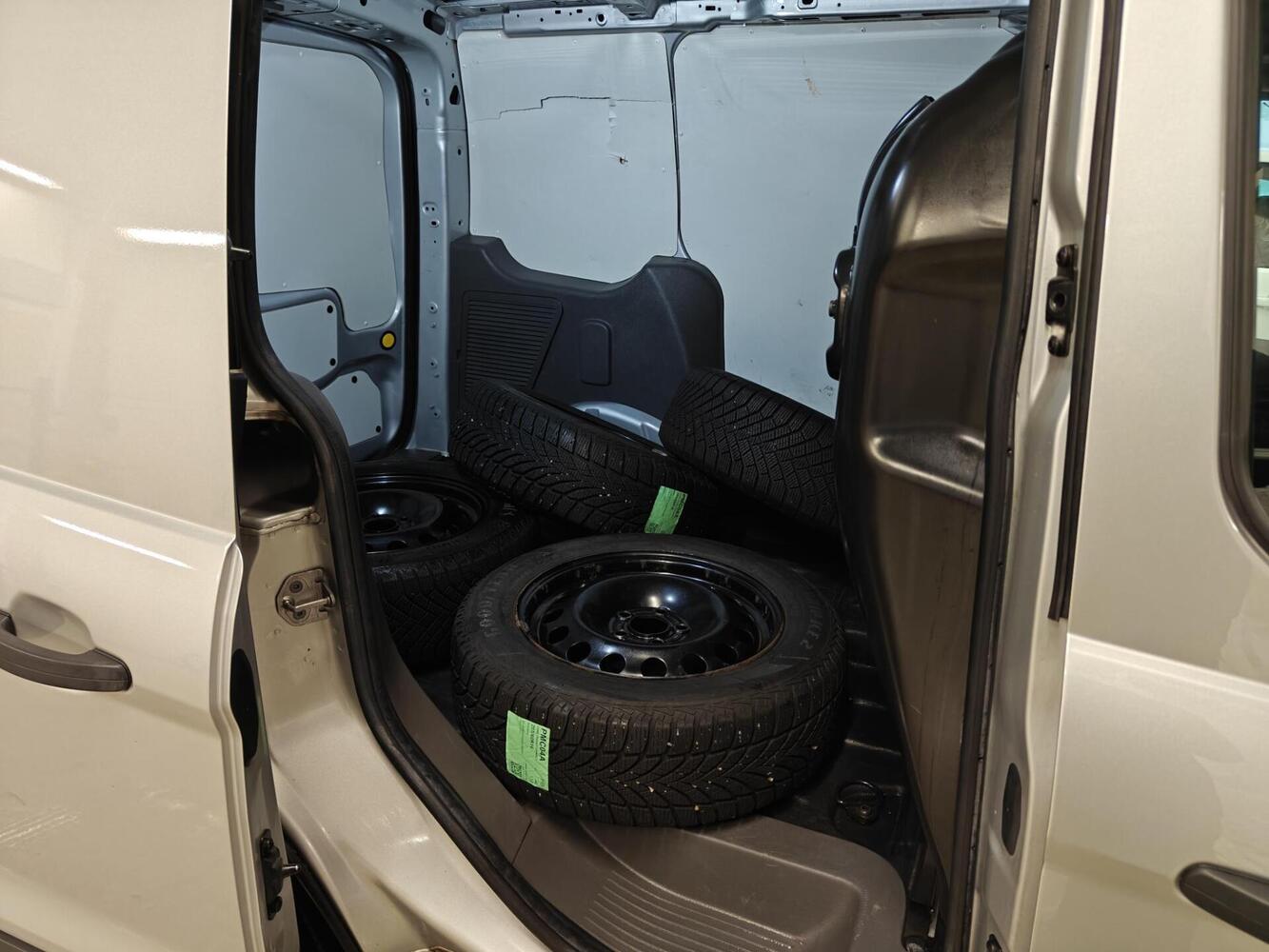 Ford Transit Connect vaihtoauto