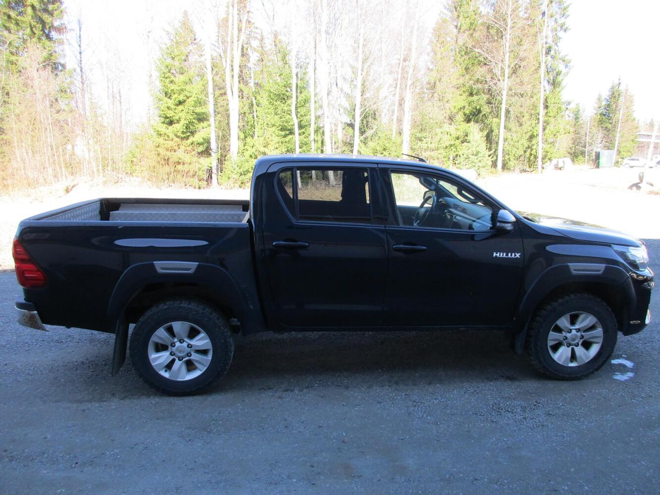 Toyota Hilux vaihtoauto