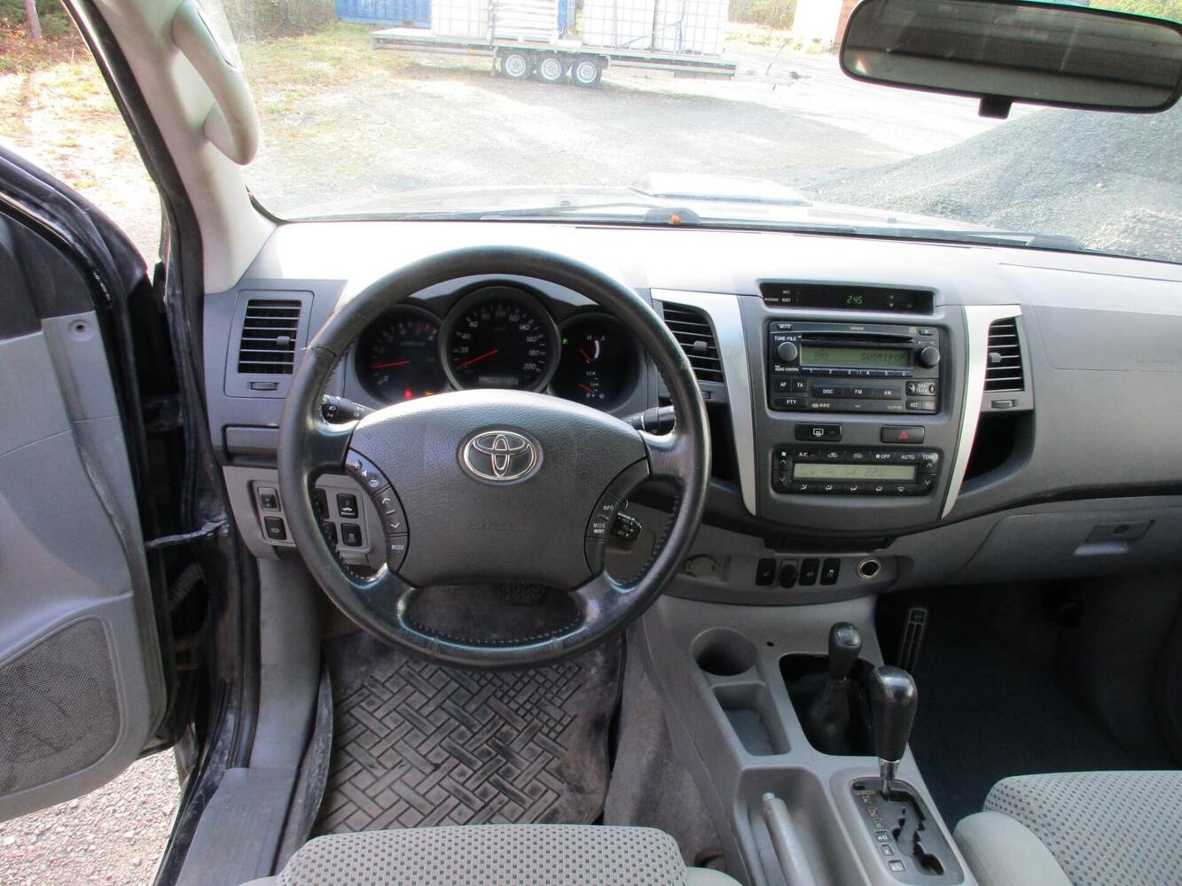 Toyota Hilux vaihtoauto