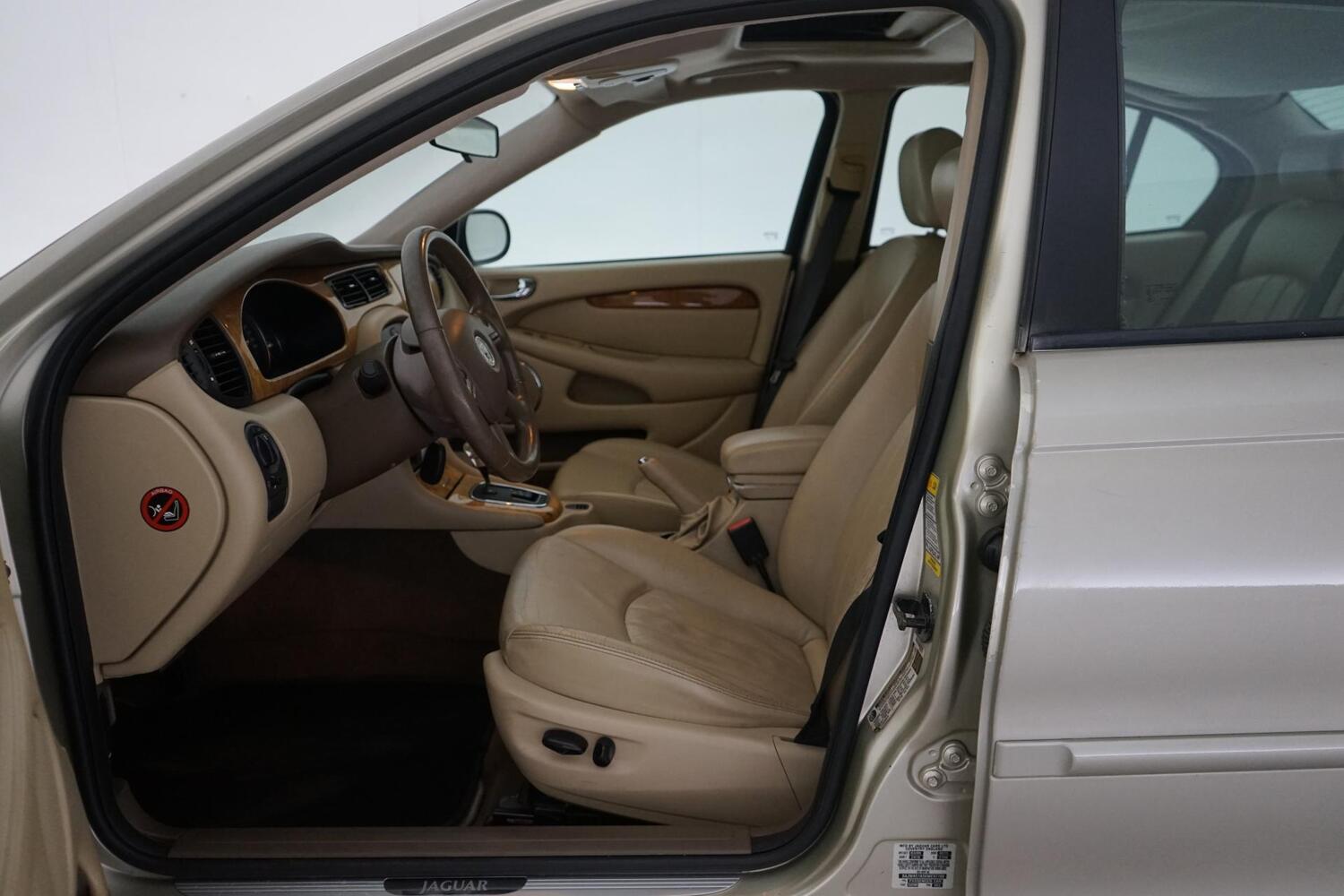 Jaguar X-Type vaihtoauto