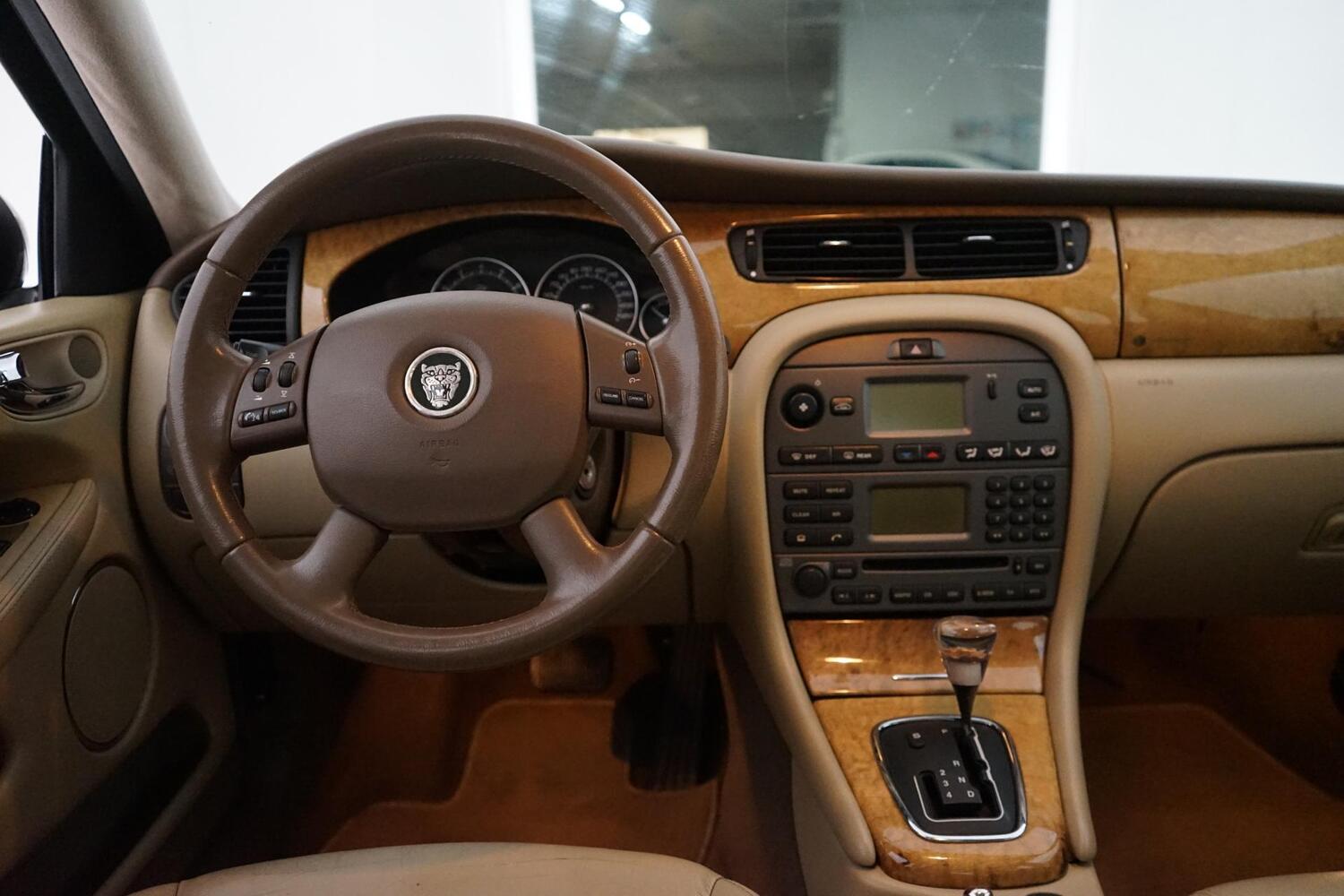 Jaguar X-Type vaihtoauto