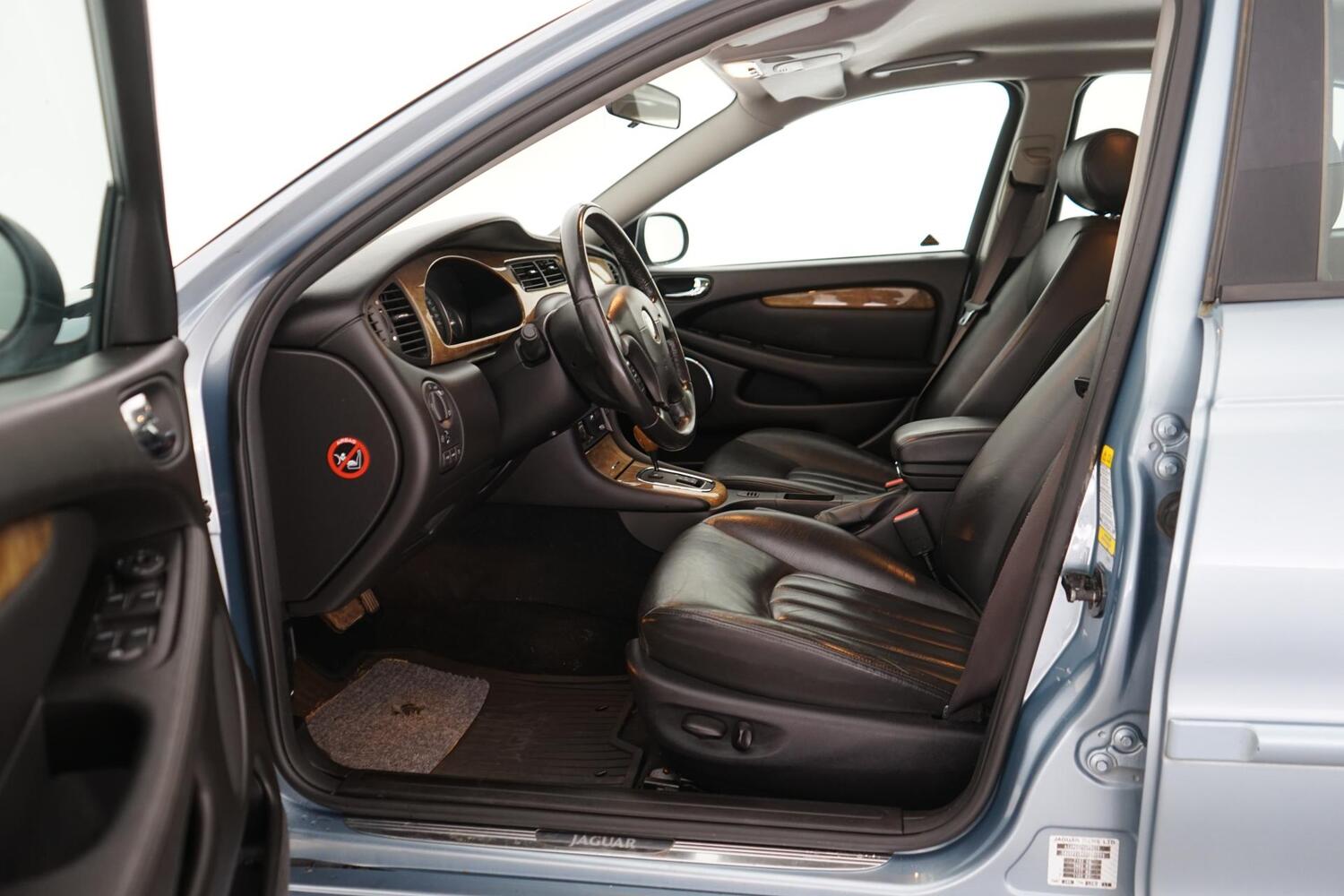 Jaguar X-Type vaihtoauto
