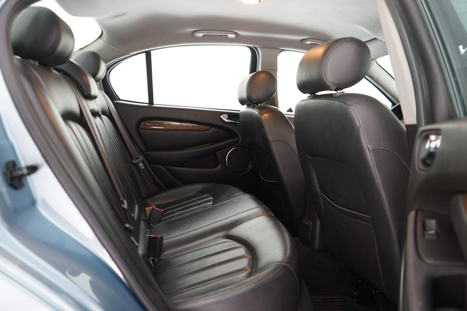 Jaguar X-Type vaihtoauto