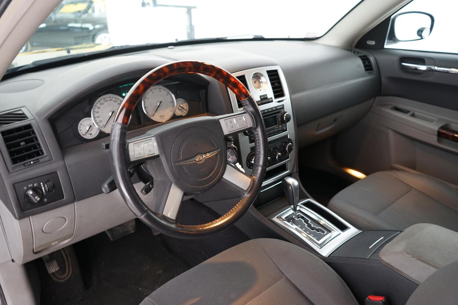 Chrysler 300C vaihtoauto