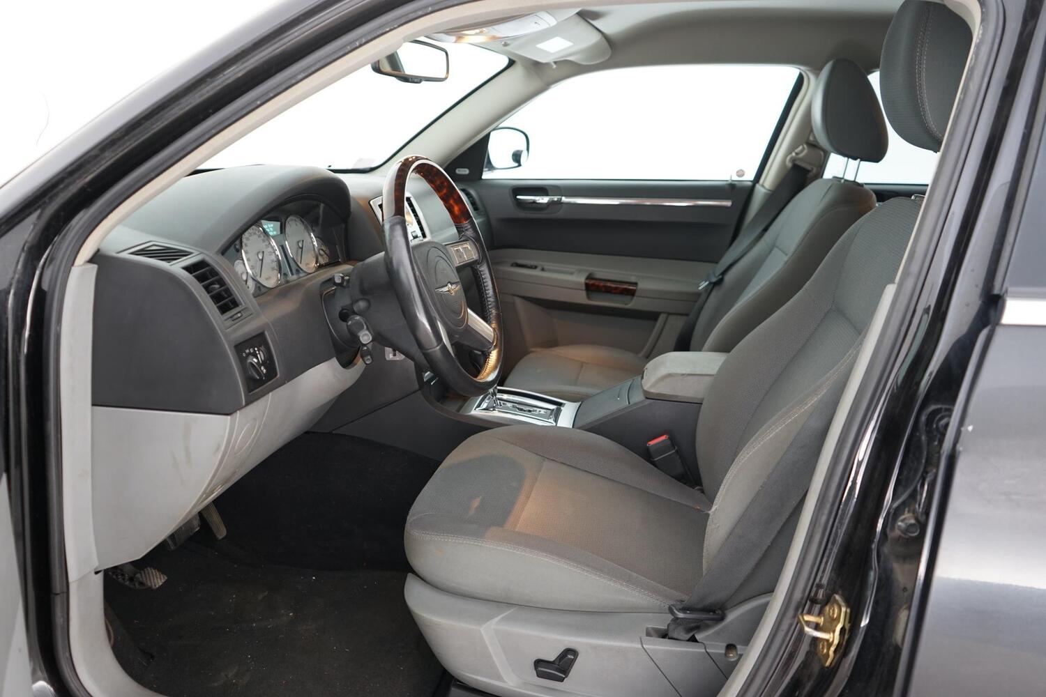 Chrysler 300C vaihtoauto