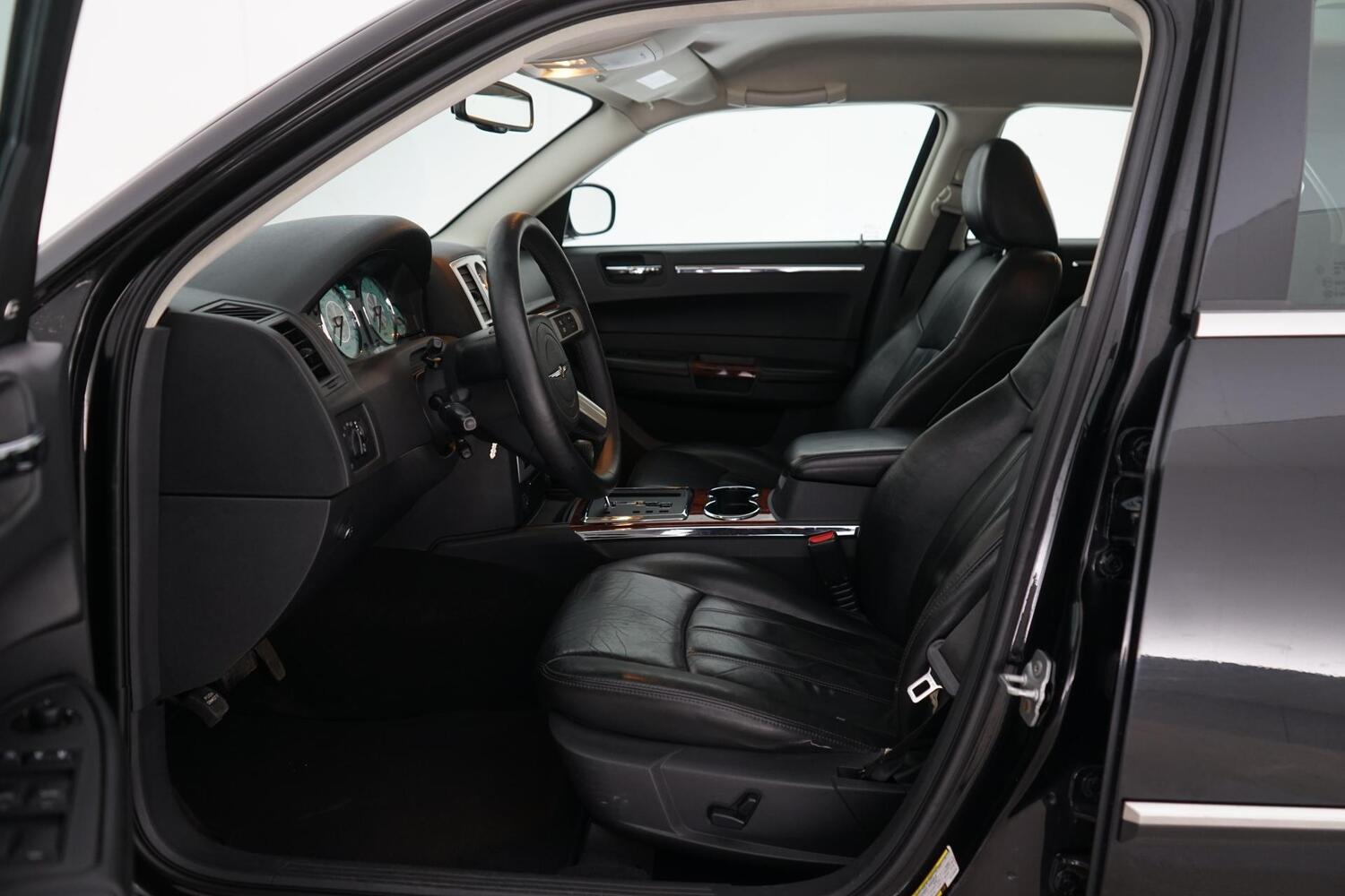 Chrysler 300C vaihtoauto