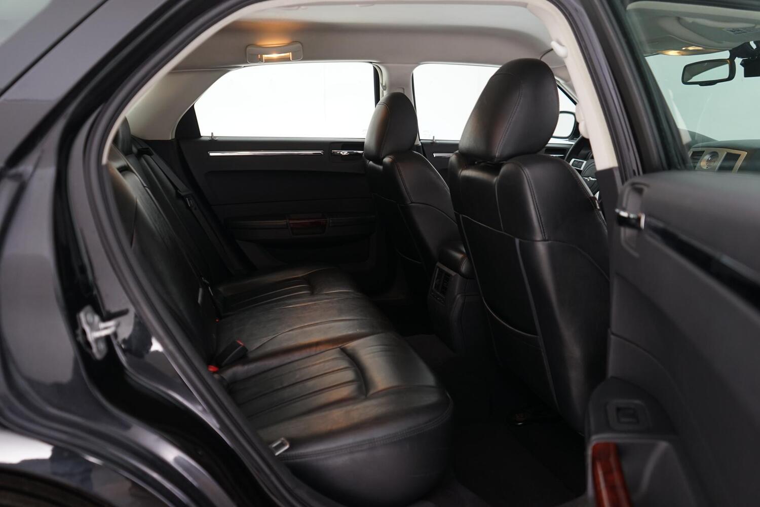 Chrysler 300C vaihtoauto