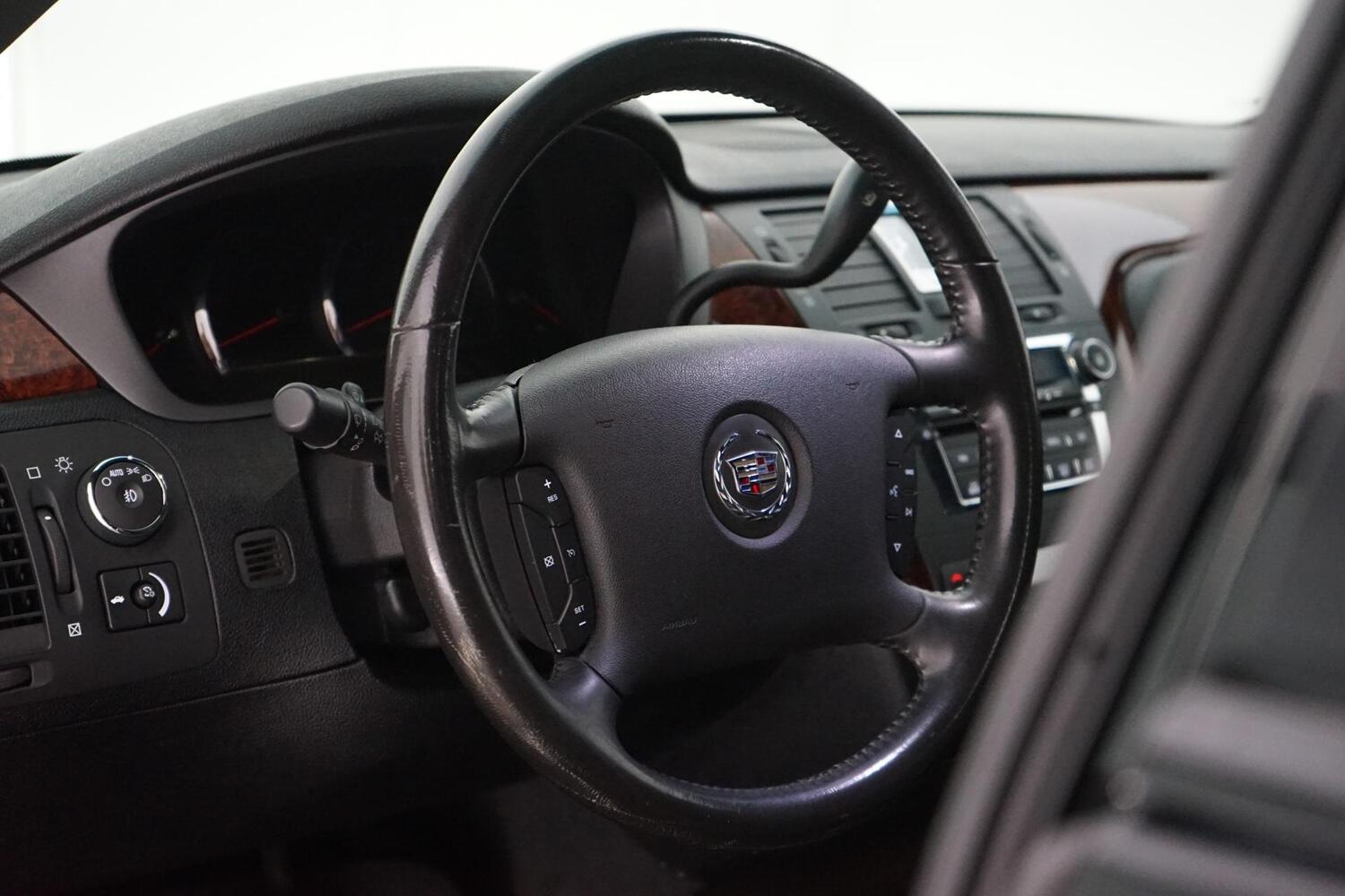 Cadillac DTS vaihtoauto