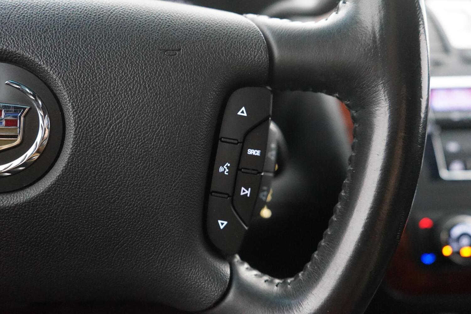 Cadillac DTS vaihtoauto
