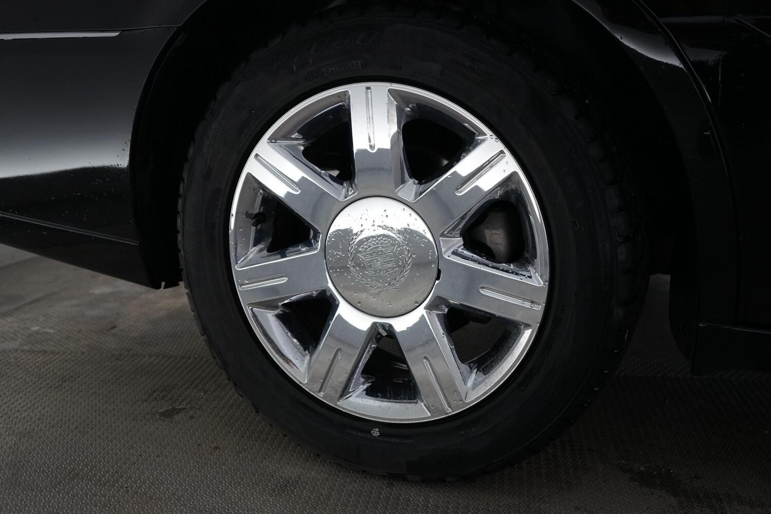 Cadillac DTS vaihtoauto