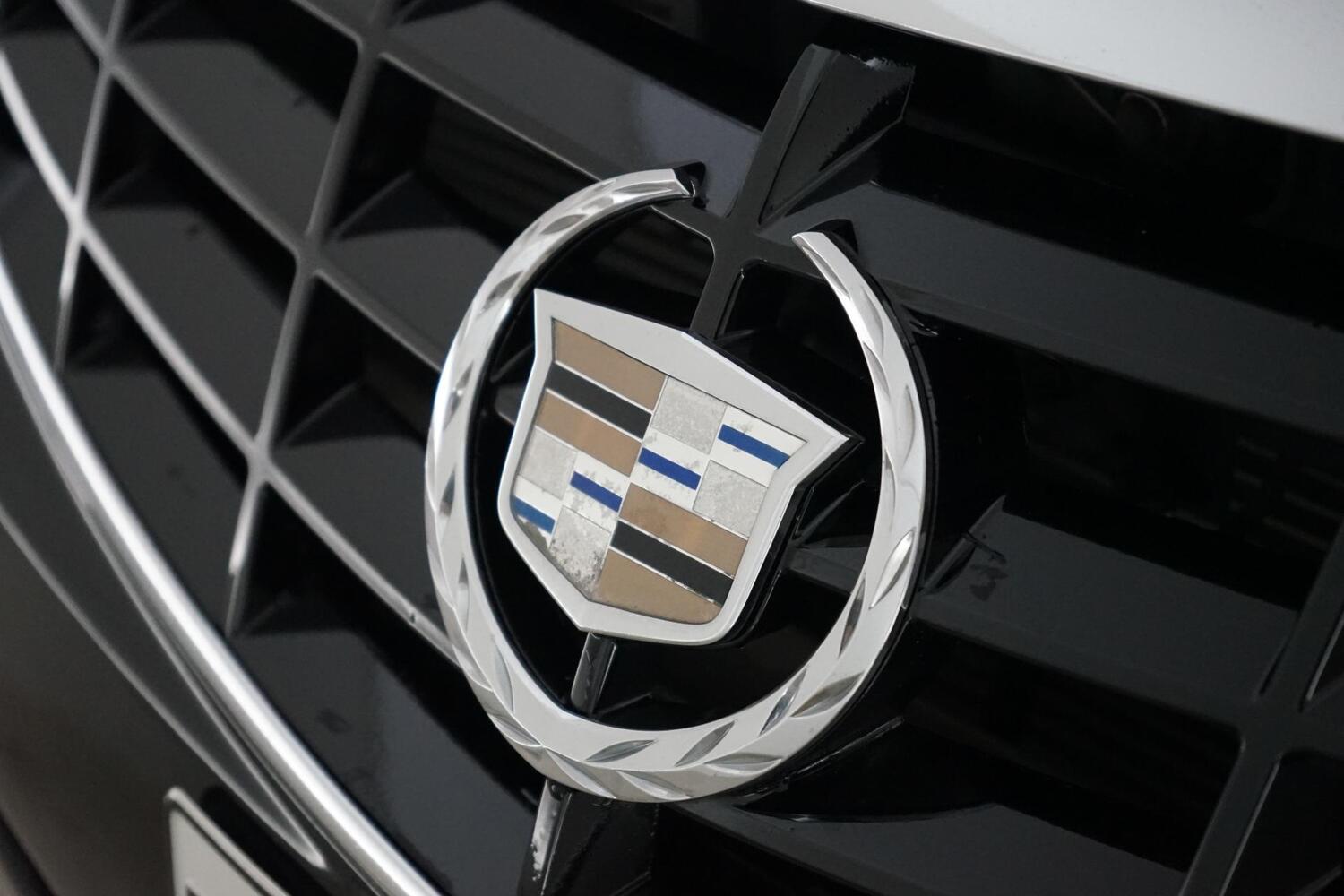 Cadillac DTS vaihtoauto