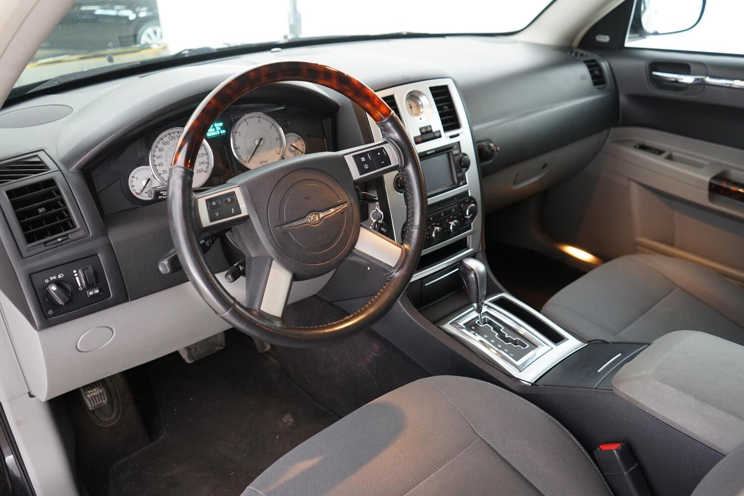 Chrysler 300C vaihtoauto