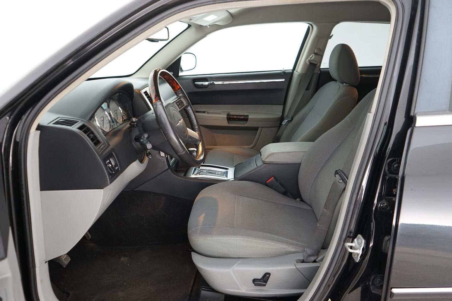 Chrysler 300C vaihtoauto