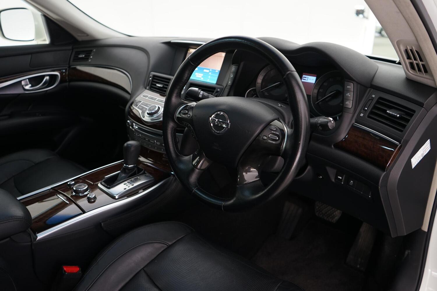 Nissan Fuga vaihtoauto