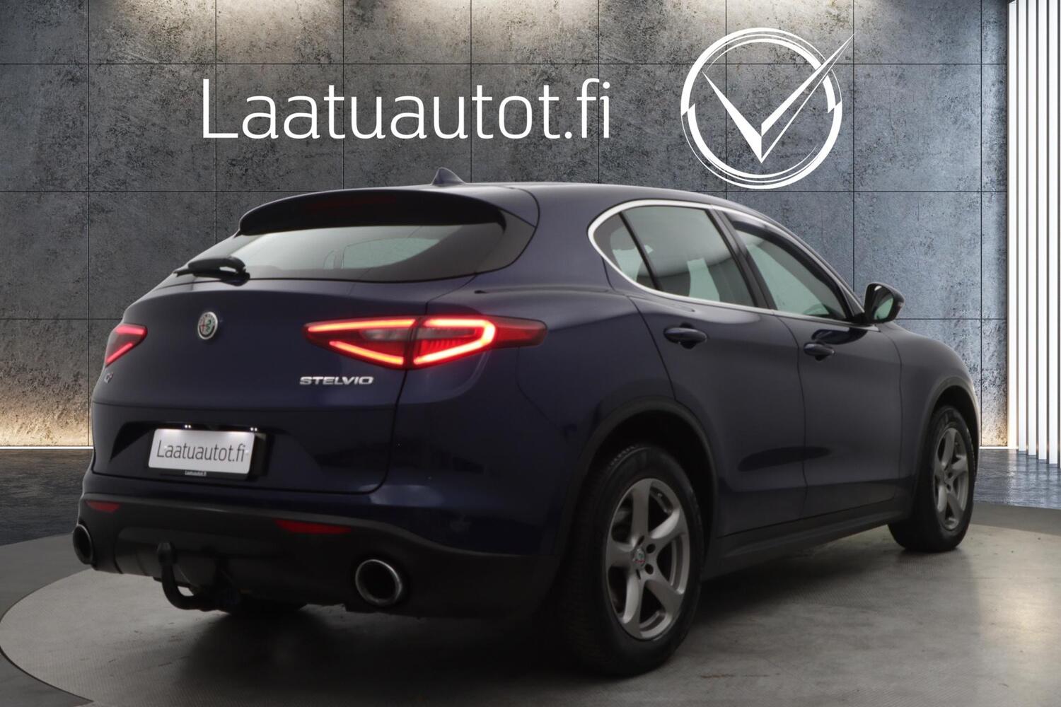Alfa Romeo Stelvio vaihtoauto