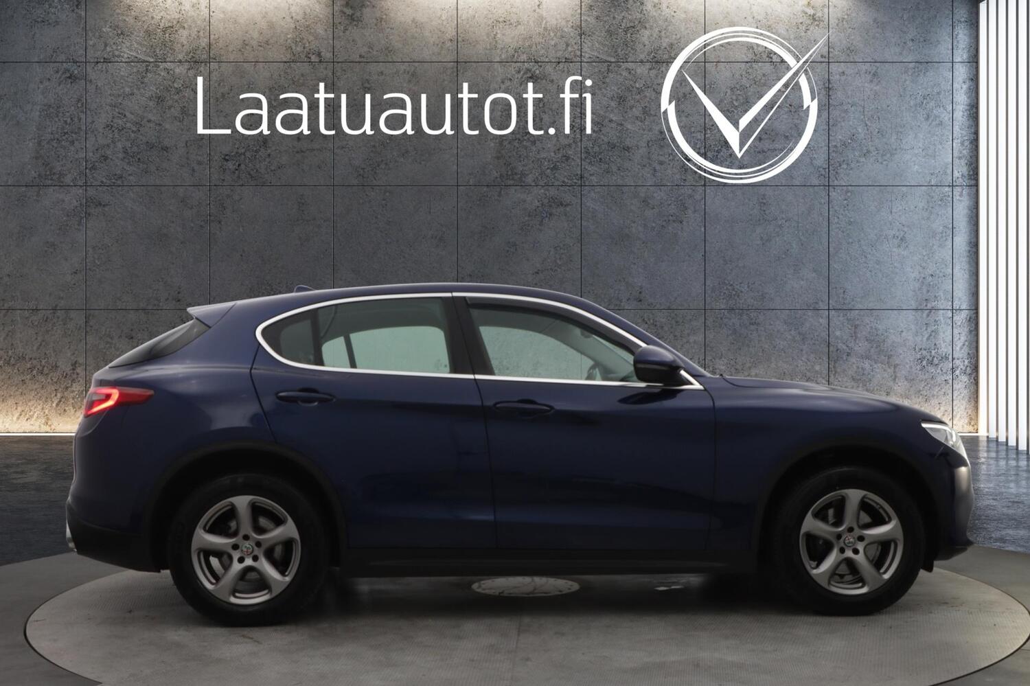 Alfa Romeo Stelvio vaihtoauto