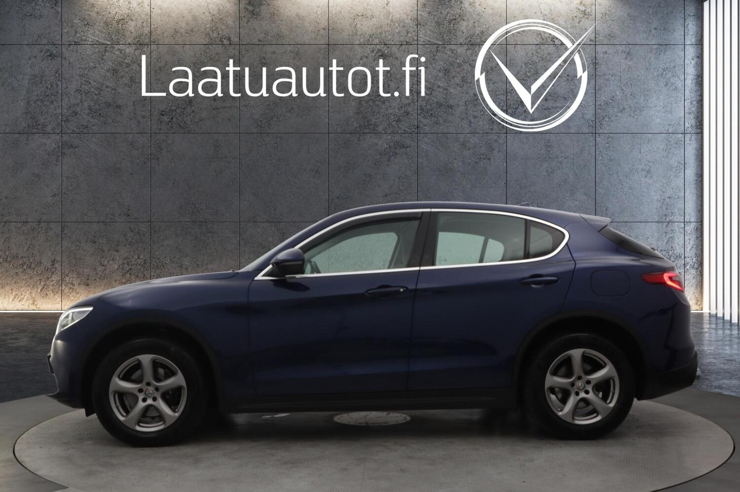Alfa Romeo Stelvio vaihtoauto