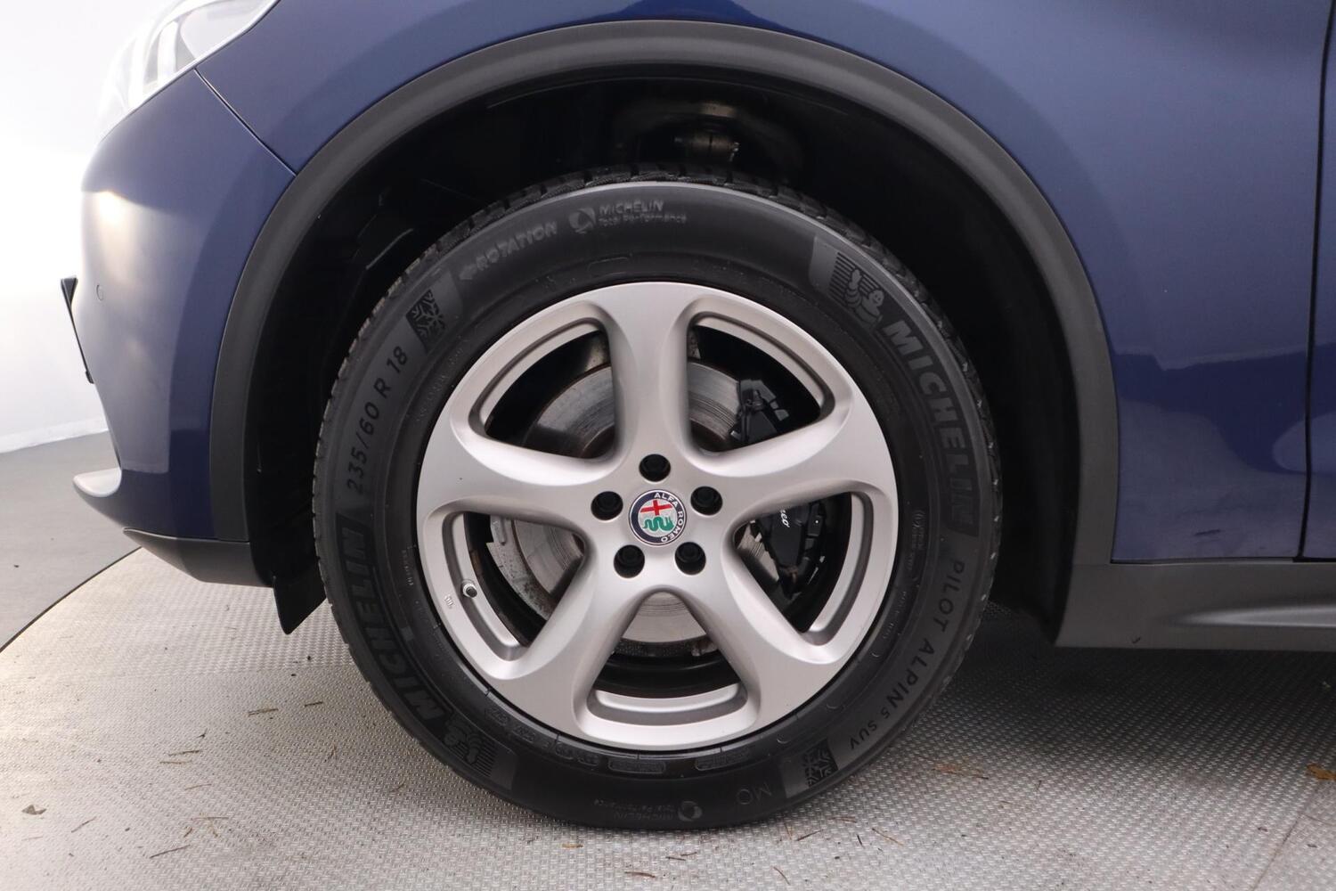Alfa Romeo Stelvio vaihtoauto