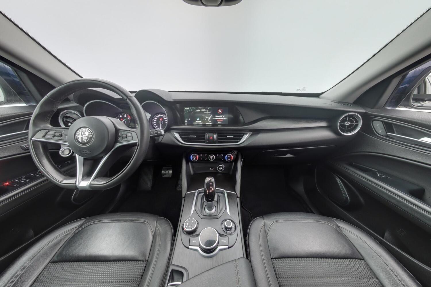 Alfa Romeo Stelvio vaihtoauto