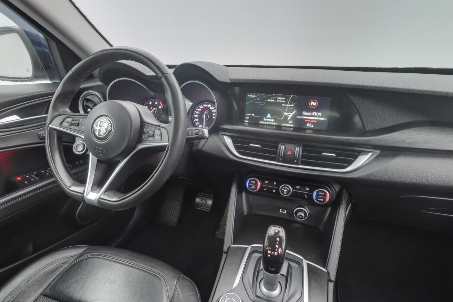 Alfa Romeo Stelvio vaihtoauto
