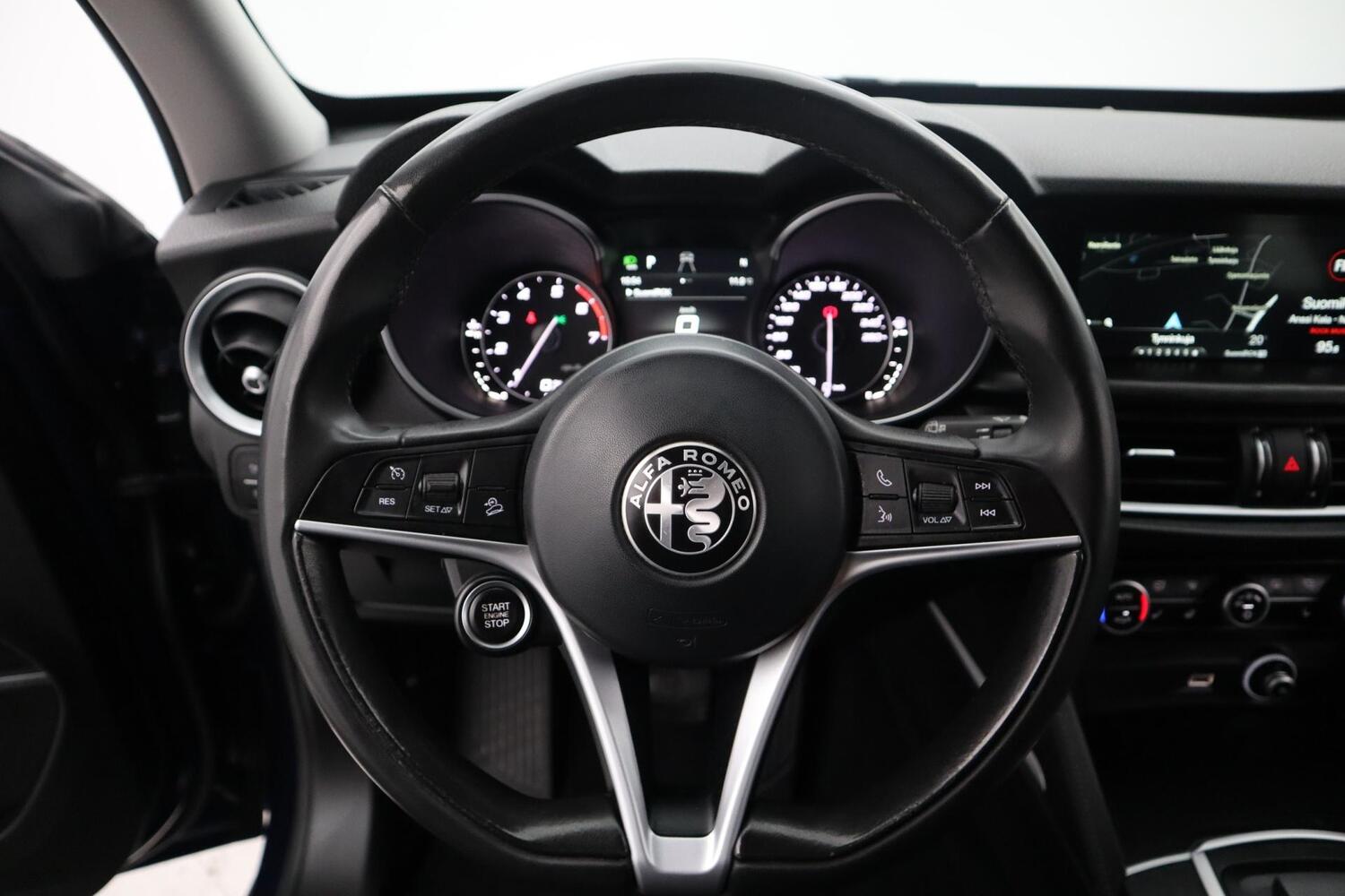 Alfa Romeo Stelvio vaihtoauto