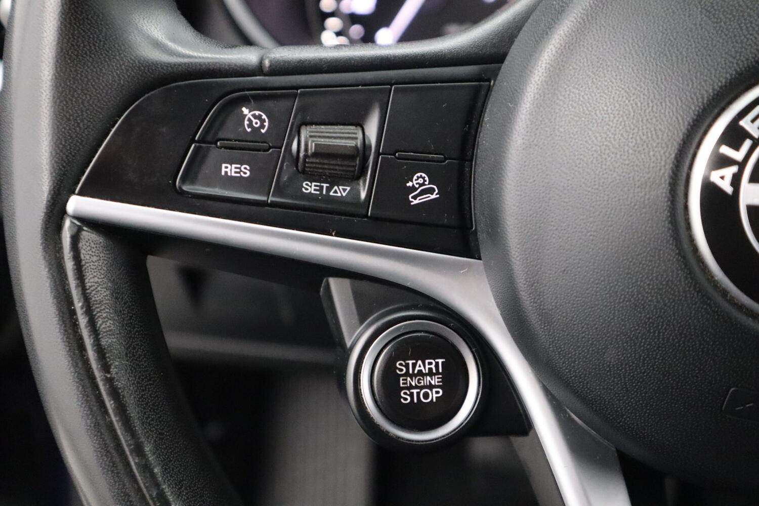 Alfa Romeo Stelvio vaihtoauto