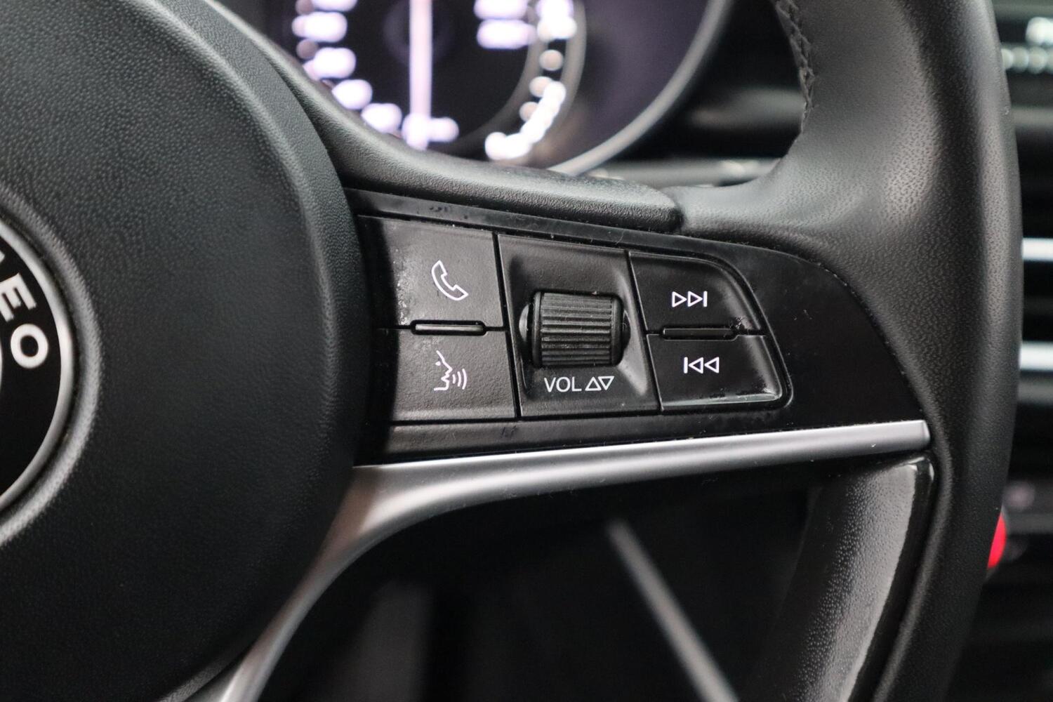 Alfa Romeo Stelvio vaihtoauto
