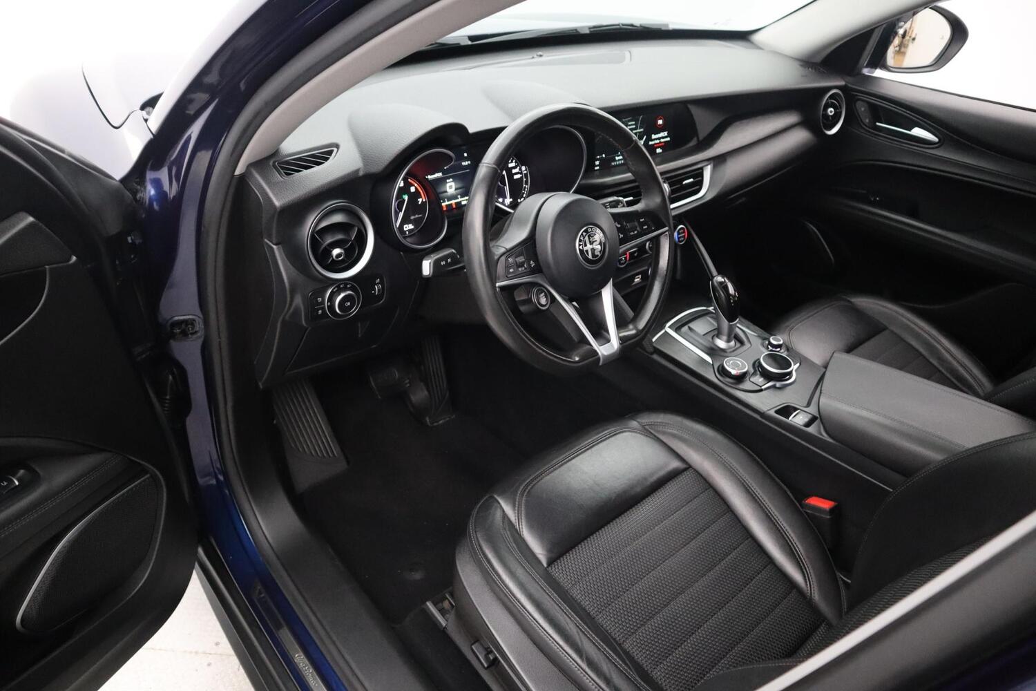 Alfa Romeo Stelvio vaihtoauto