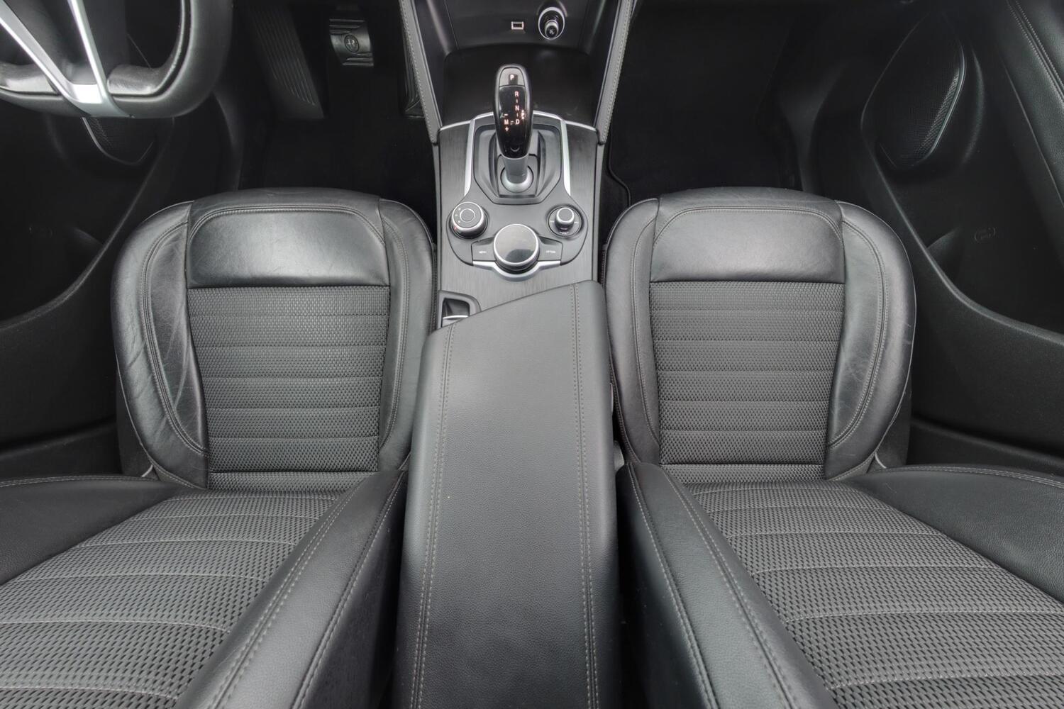 Alfa Romeo Stelvio vaihtoauto