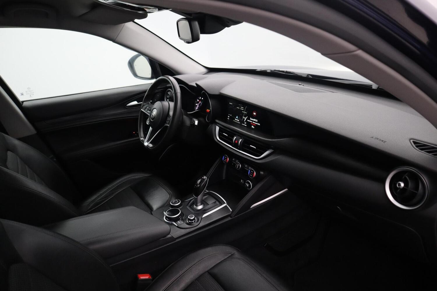 Alfa Romeo Stelvio vaihtoauto