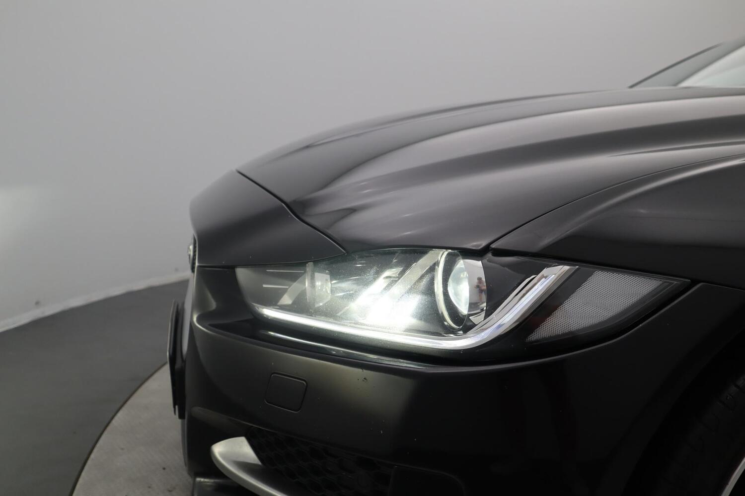 Jaguar XE vaihtoauto