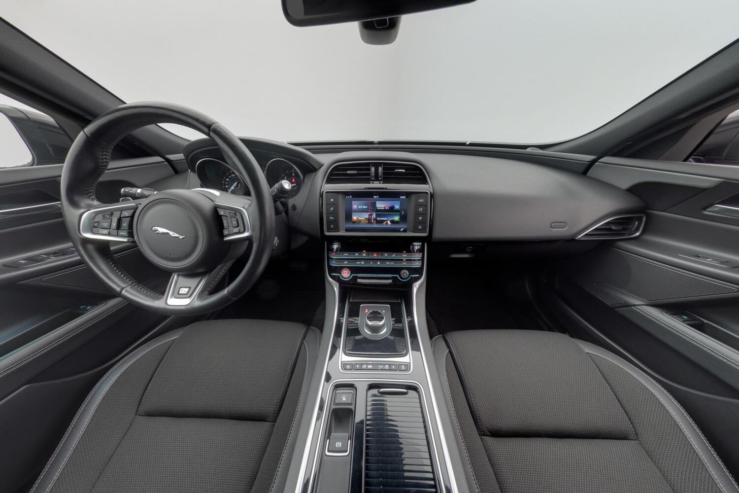 Jaguar XE vaihtoauto