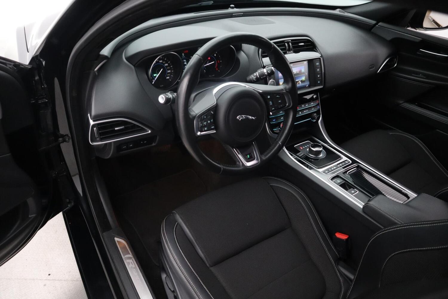 Jaguar XE vaihtoauto