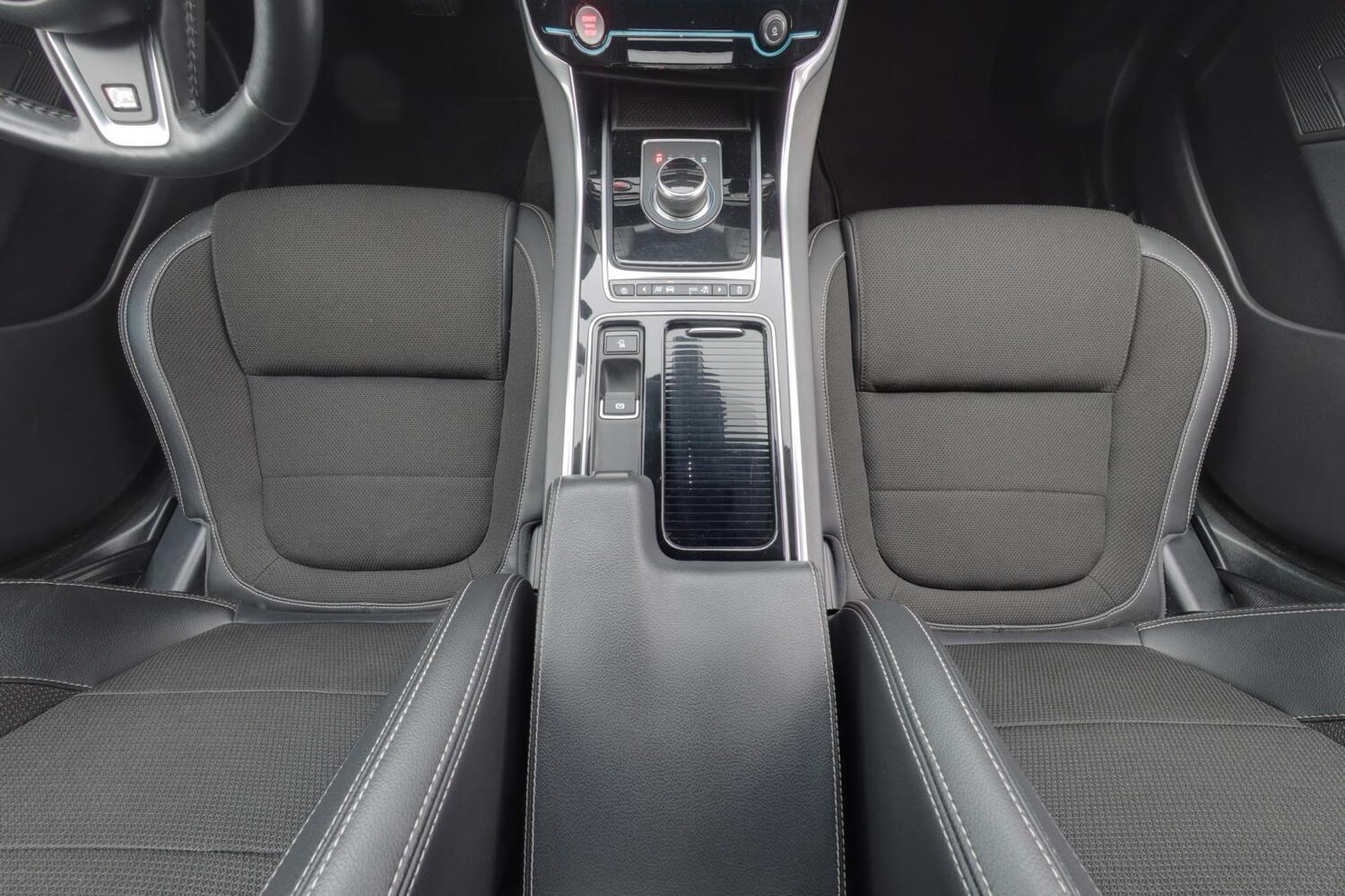 Jaguar XE vaihtoauto