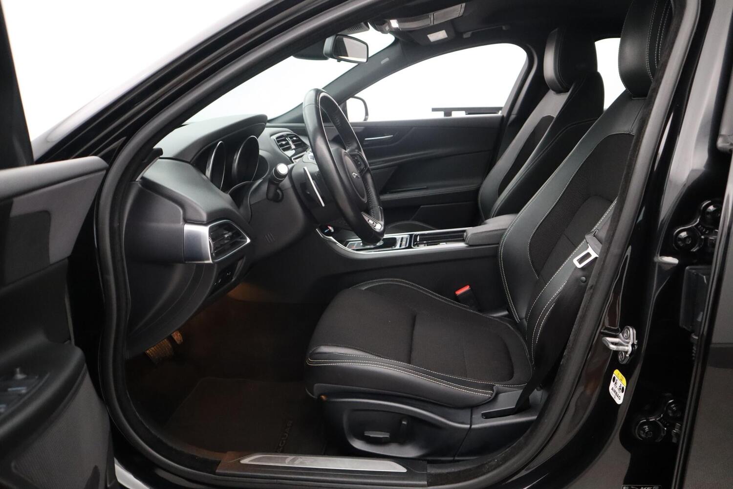 Jaguar XE vaihtoauto