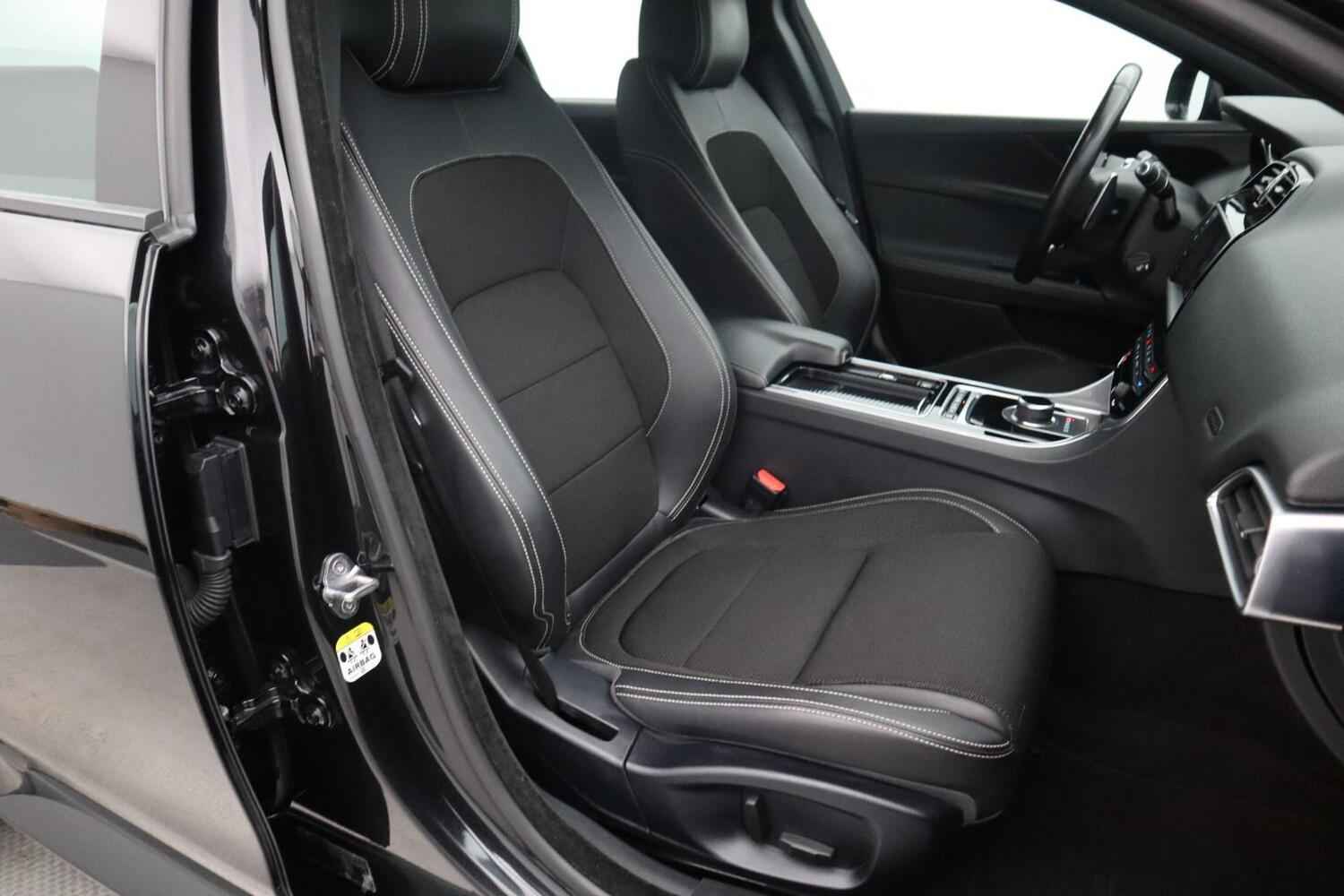 Jaguar XE vaihtoauto