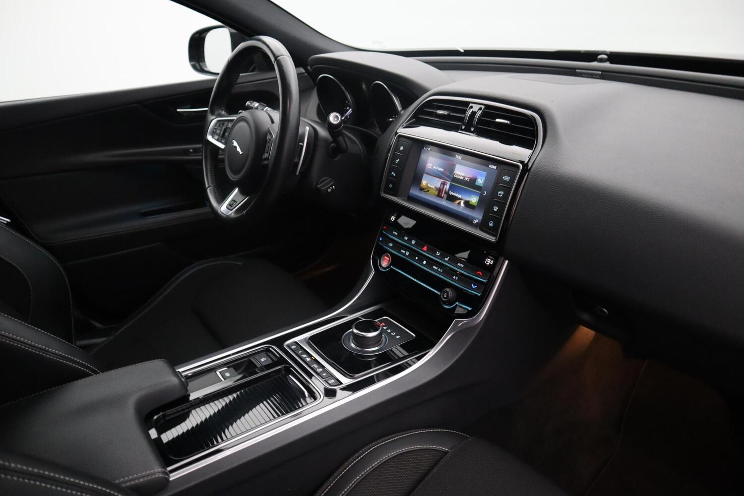 Jaguar XE vaihtoauto