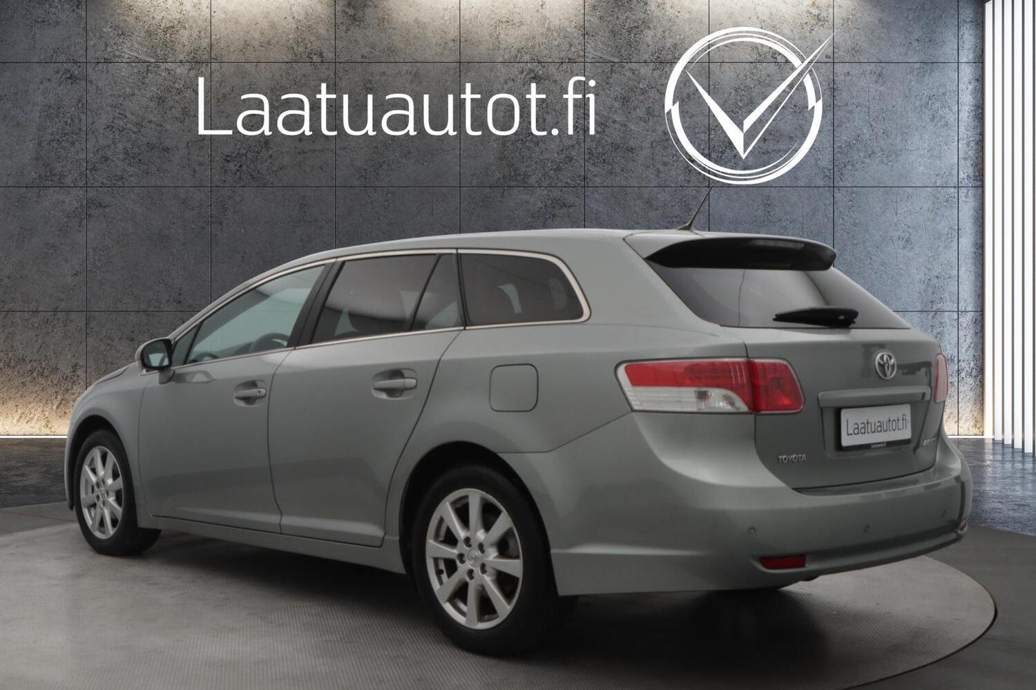 Toyota Avensis vaihtoauto