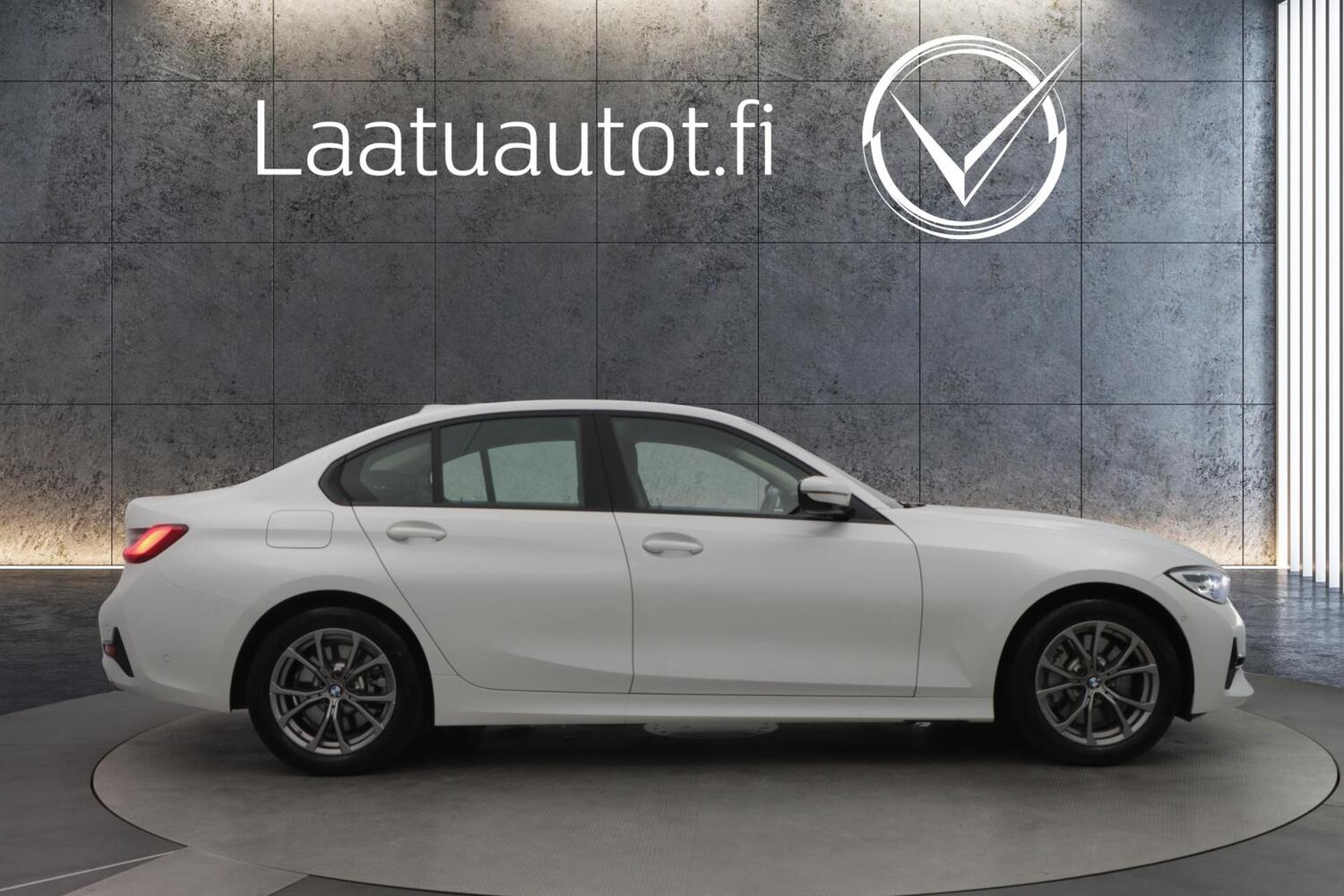 BMW 330 vaihtoauto