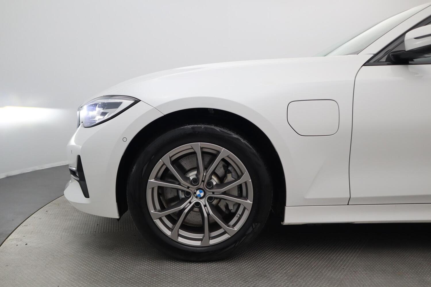 BMW 330 vaihtoauto