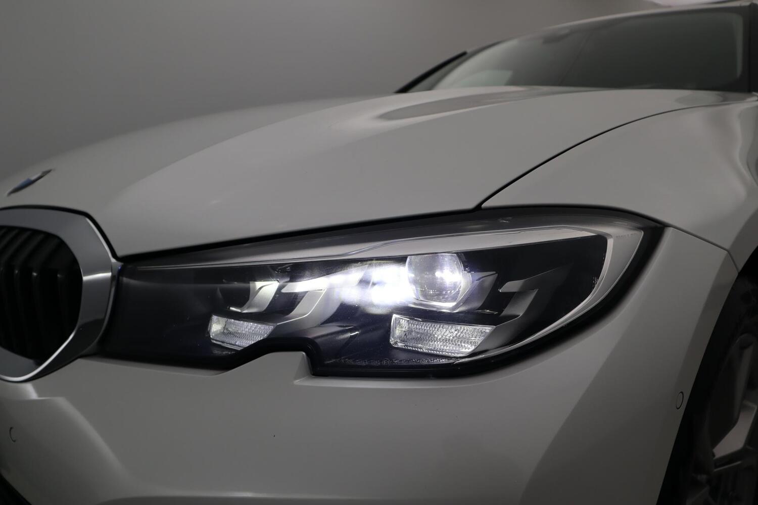 BMW 330 vaihtoauto