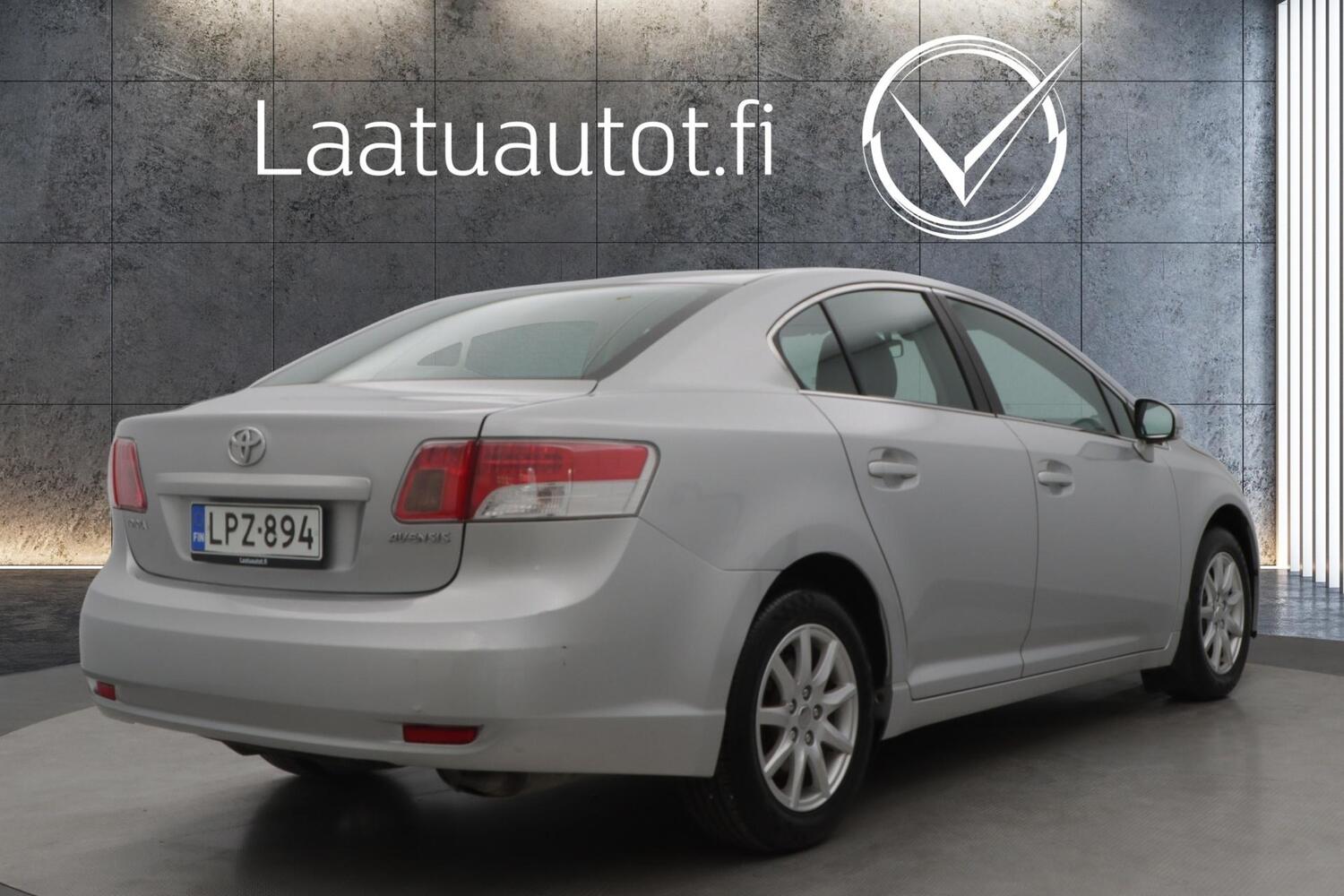 Toyota Avensis vaihtoauto
