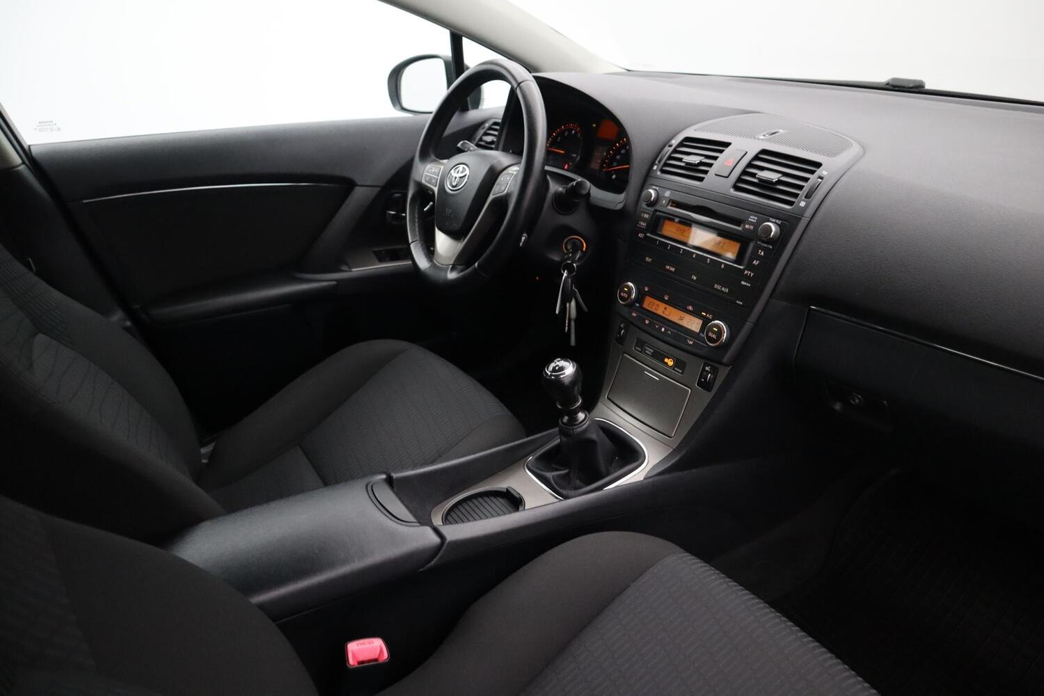 Toyota Avensis vaihtoauto
